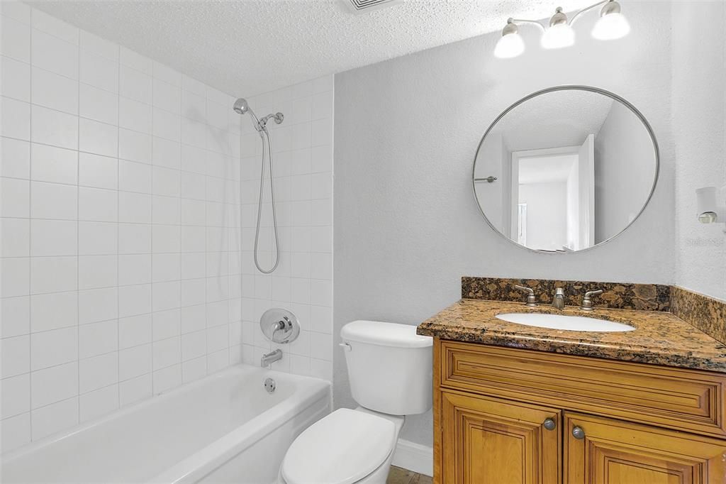 For Sale: $155,000 (2 beds, 2 baths, 976 Square Feet)