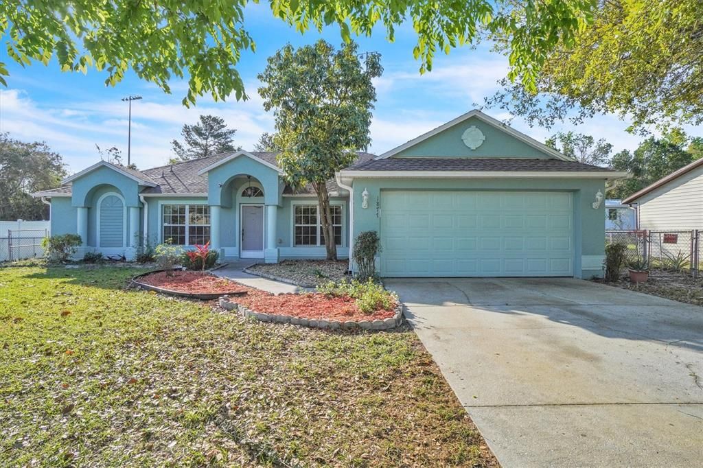 Recently Sold: $350,000 (4 beds, 2 baths, 2004 Square Feet)