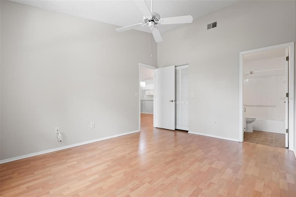 На продажу: $245,000 (3 спален, 2 ванн, 1300 Квадратных фут)