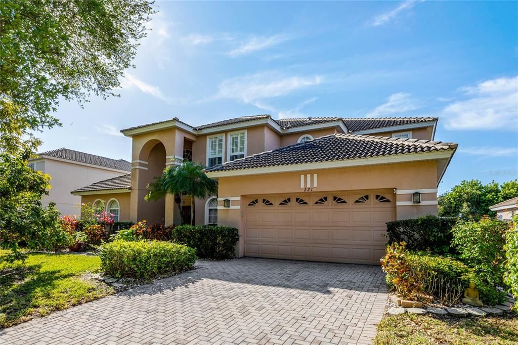 Vendido Recientemente: $841,000 (5 camas, 3 baños, 3735 Pies cuadrados)