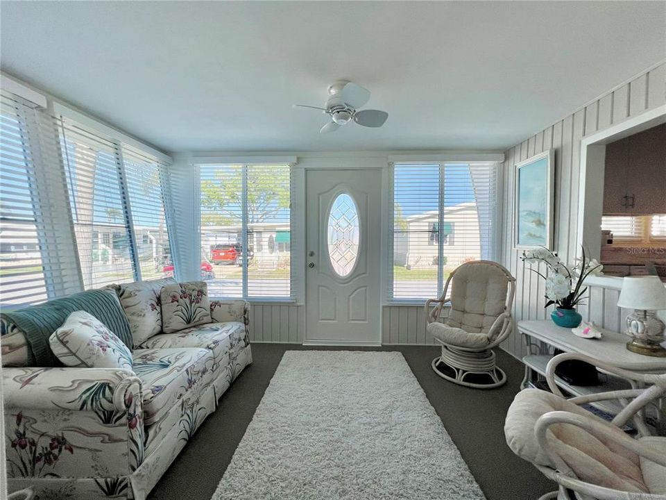 待售: $169,900 (2 贝兹, 2 浴室, 984 平方英尺)