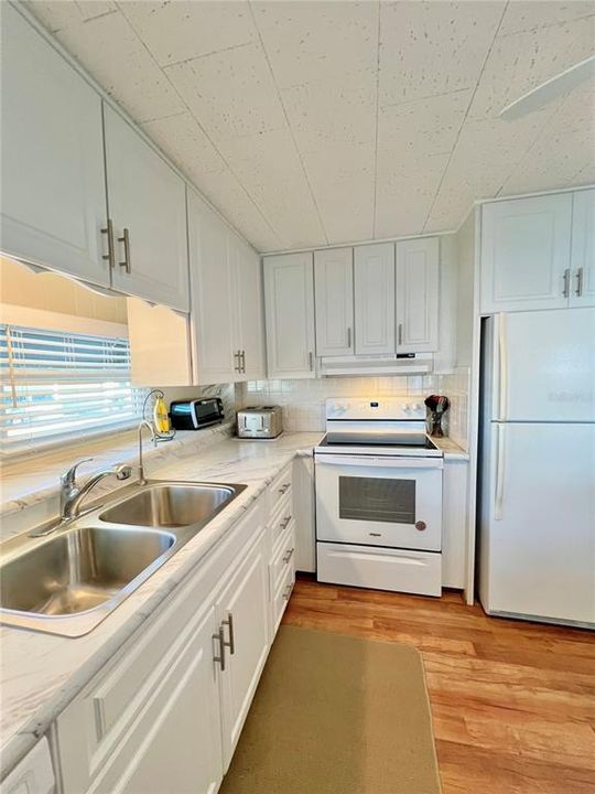 待售: $169,900 (2 贝兹, 2 浴室, 984 平方英尺)