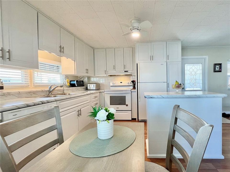 待售: $169,900 (2 贝兹, 2 浴室, 984 平方英尺)