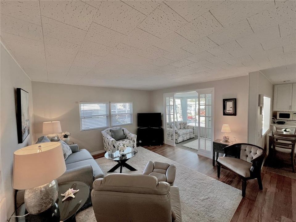 待售: $169,900 (2 贝兹, 2 浴室, 984 平方英尺)