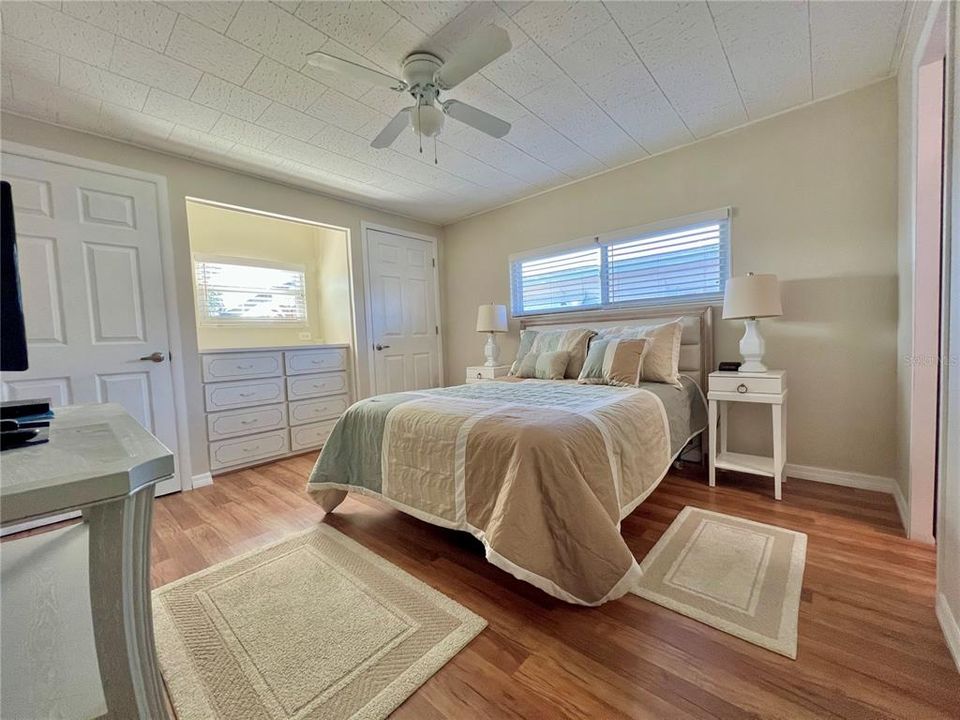 待售: $169,900 (2 贝兹, 2 浴室, 984 平方英尺)