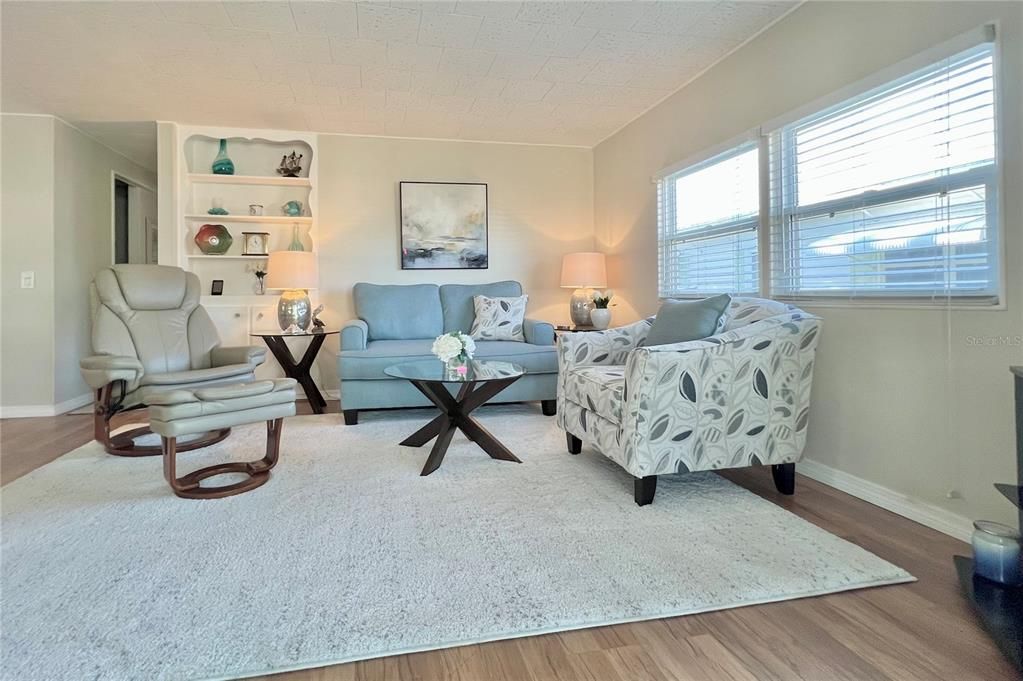 待售: $169,900 (2 贝兹, 2 浴室, 984 平方英尺)