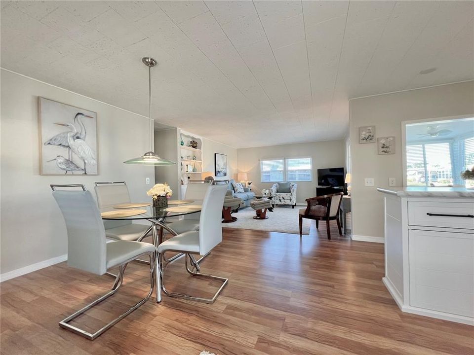 待售: $169,900 (2 贝兹, 2 浴室, 984 平方英尺)