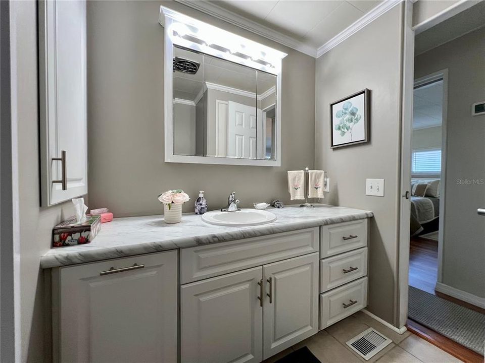 待售: $169,900 (2 贝兹, 2 浴室, 984 平方英尺)