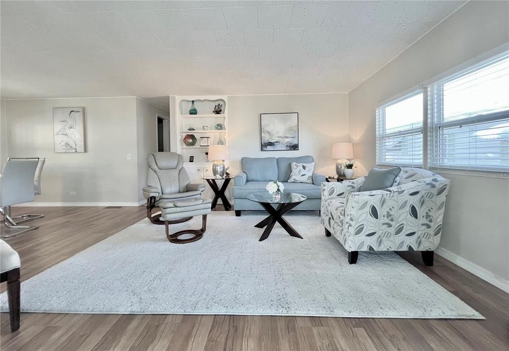 待售: $169,900 (2 贝兹, 2 浴室, 984 平方英尺)