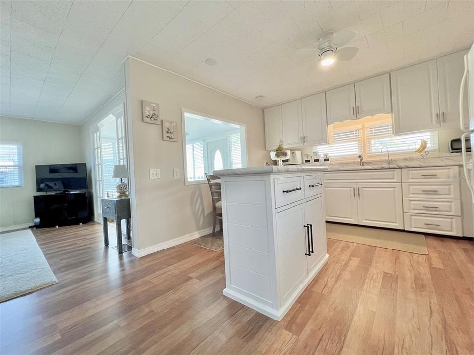 待售: $169,900 (2 贝兹, 2 浴室, 984 平方英尺)