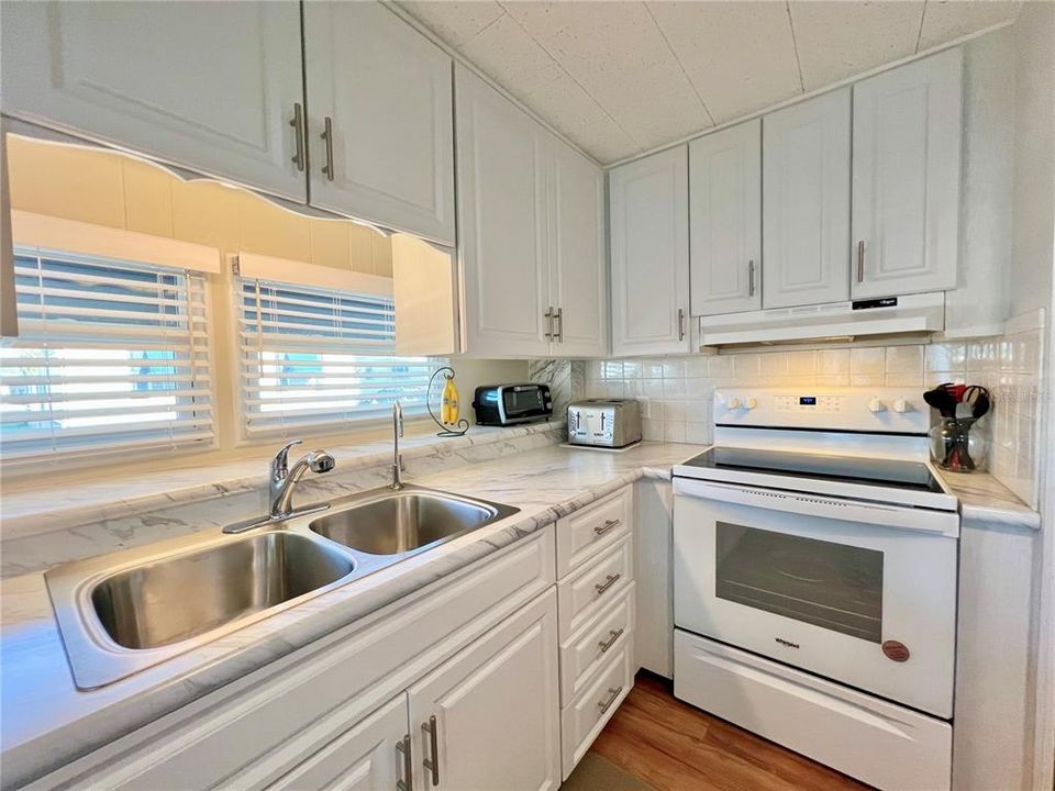 待售: $169,900 (2 贝兹, 2 浴室, 984 平方英尺)