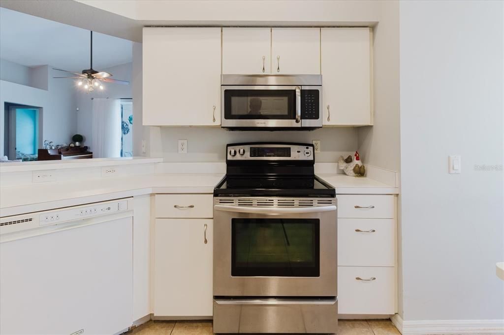 For Sale: $389,900 (4 beds, 3 baths, 1850 Square Feet)