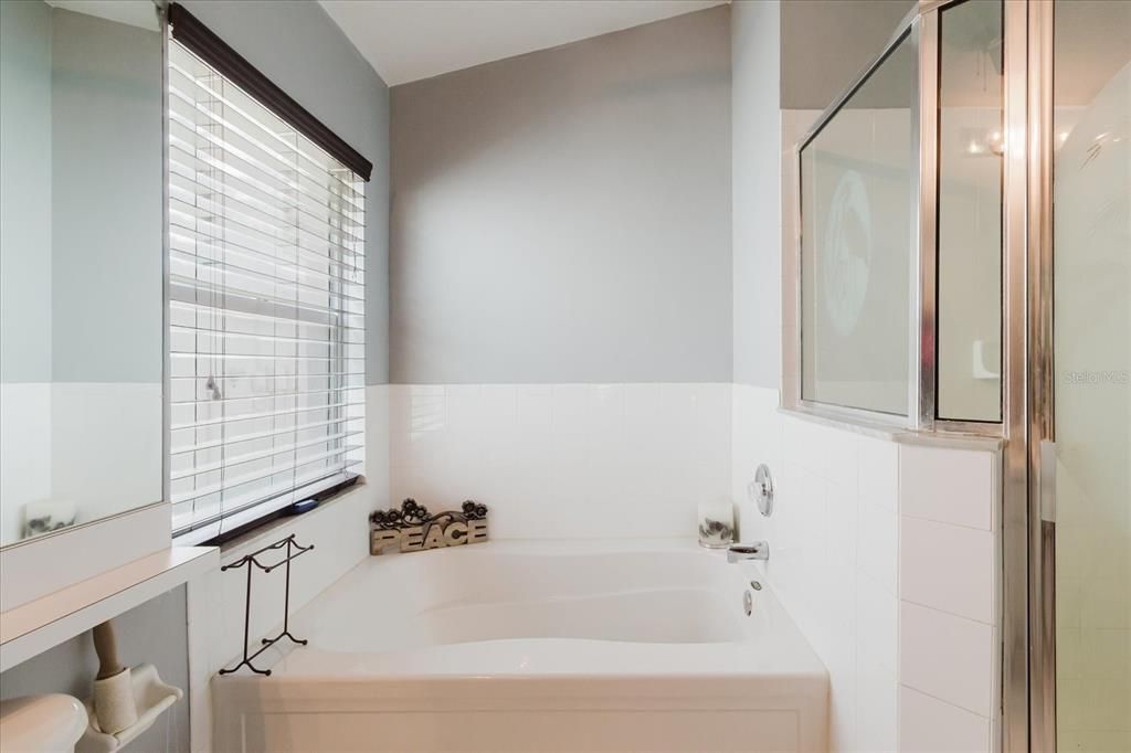 For Sale: $389,900 (4 beds, 3 baths, 1850 Square Feet)