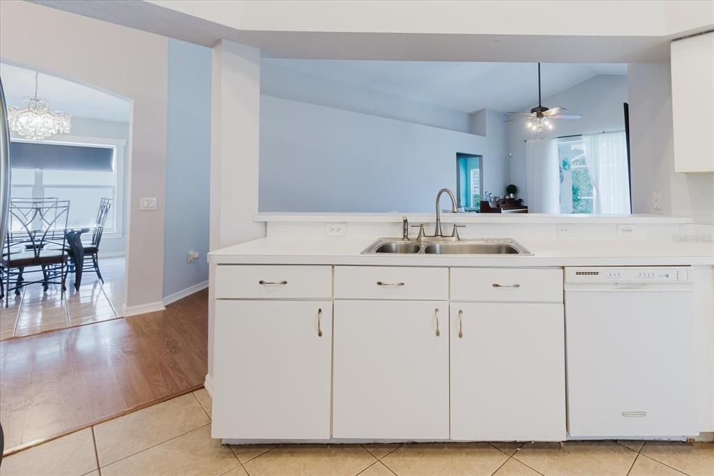 For Sale: $389,900 (4 beds, 3 baths, 1850 Square Feet)