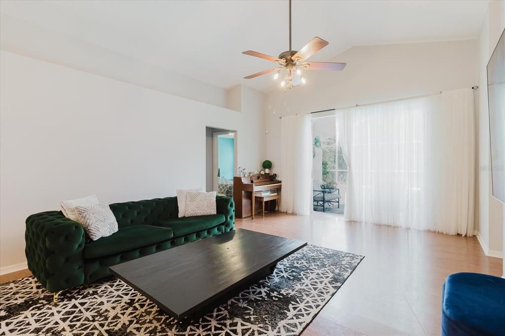 For Sale: $389,900 (4 beds, 3 baths, 1850 Square Feet)