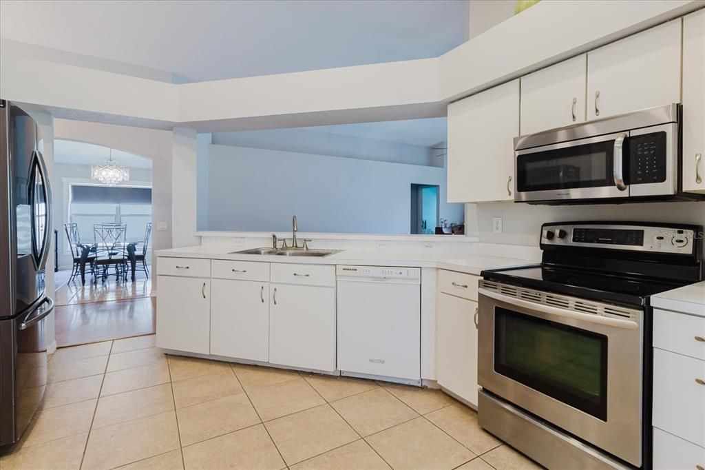 For Sale: $389,900 (4 beds, 3 baths, 1850 Square Feet)