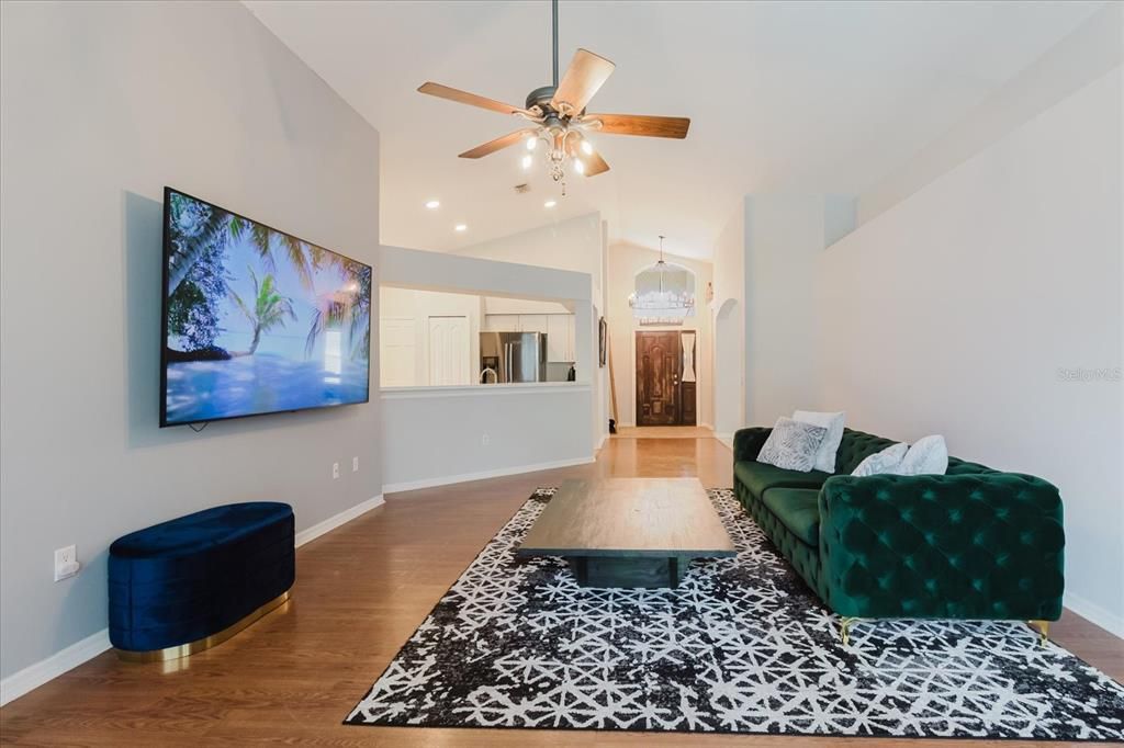 For Sale: $389,900 (4 beds, 3 baths, 1850 Square Feet)