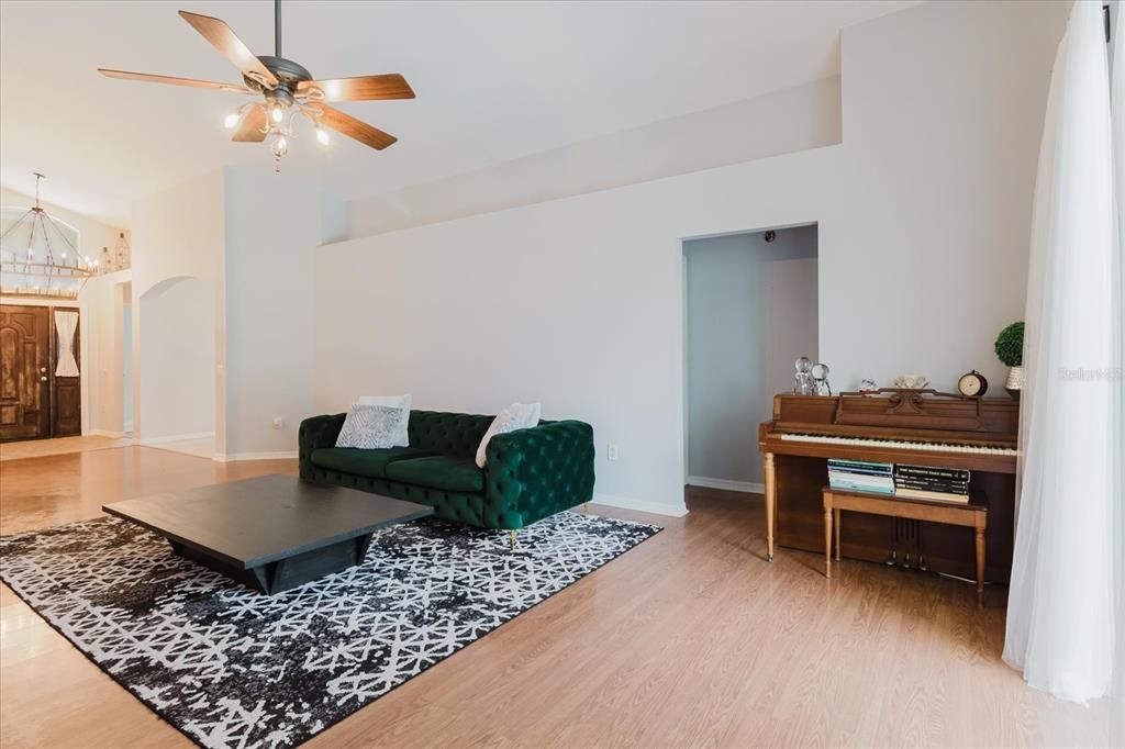 For Sale: $389,900 (4 beds, 3 baths, 1850 Square Feet)