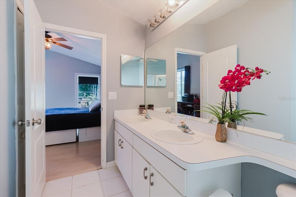 For Sale: $389,900 (4 beds, 3 baths, 1850 Square Feet)