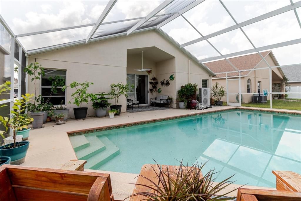 For Sale: $389,900 (4 beds, 3 baths, 1850 Square Feet)