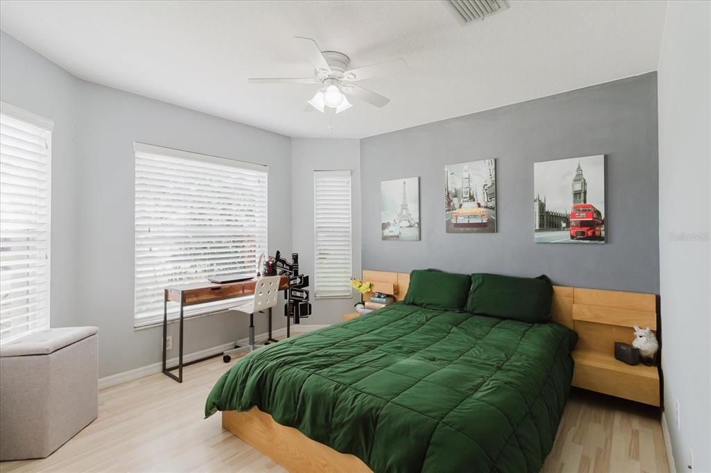 For Sale: $389,900 (4 beds, 3 baths, 1850 Square Feet)