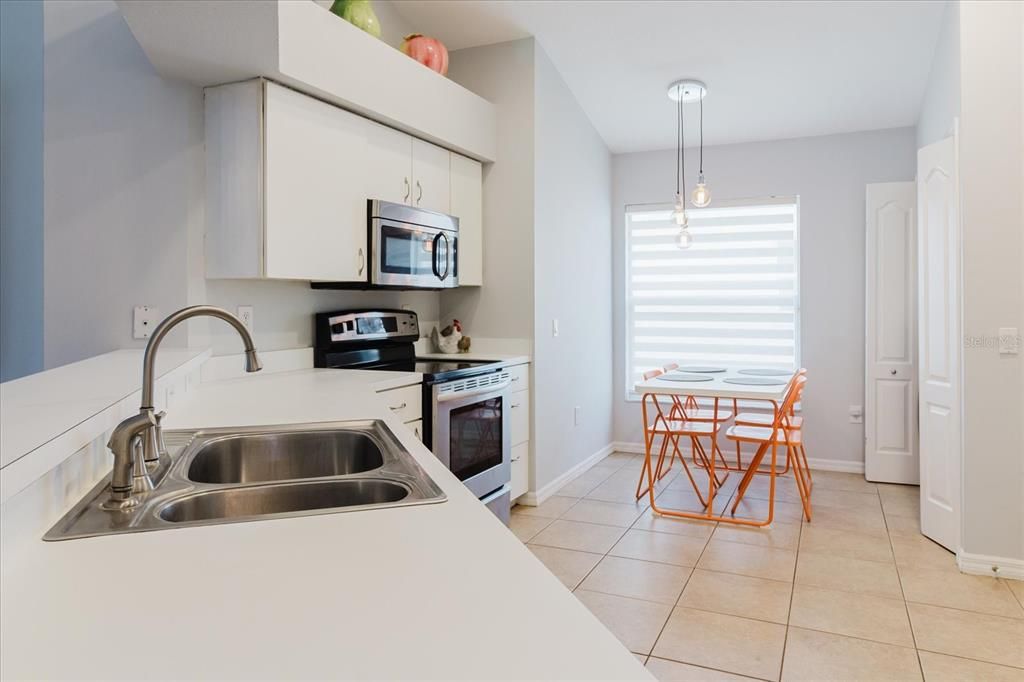 For Sale: $389,900 (4 beds, 3 baths, 1850 Square Feet)