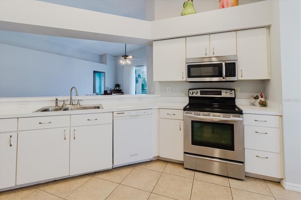 For Sale: $389,900 (4 beds, 3 baths, 1850 Square Feet)