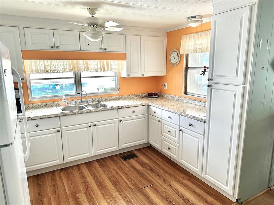 待售: $106,900 (2 贝兹, 2 浴室, 1036 平方英尺)