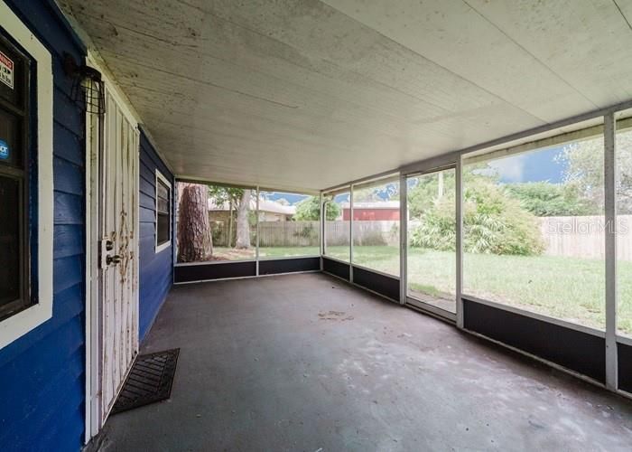 Active With Contract: $275,500 (3 beds, 2 baths, 1959 Square Feet)