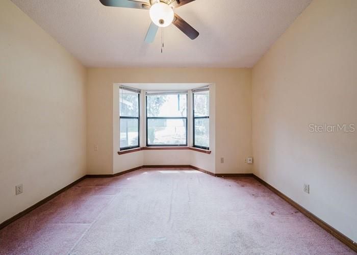 Active With Contract: $275,500 (3 beds, 2 baths, 1959 Square Feet)