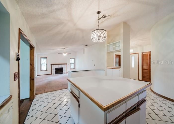 Active With Contract: $275,500 (3 beds, 2 baths, 1959 Square Feet)