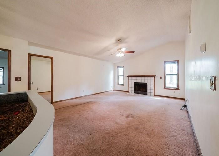 Active With Contract: $275,500 (3 beds, 2 baths, 1959 Square Feet)