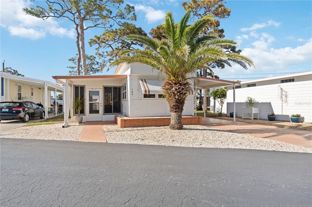 For Sale: $109,000 (1 beds, 1 baths, 576 Square Feet)