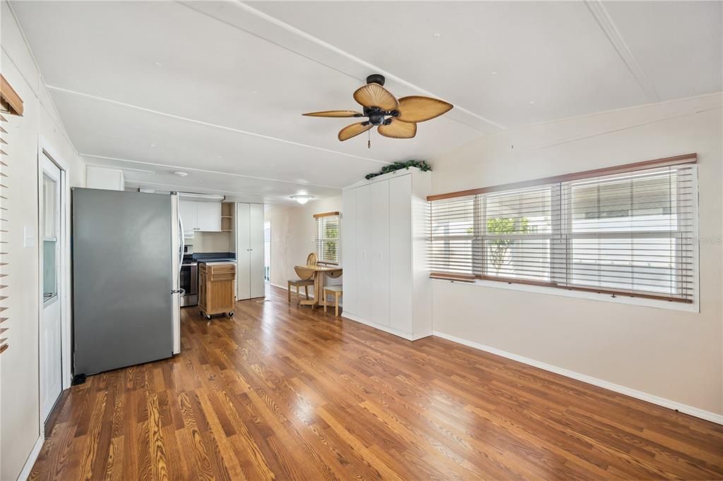 For Sale: $109,000 (1 beds, 1 baths, 576 Square Feet)