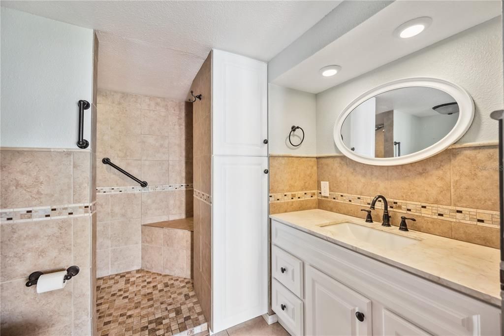 For Sale: $109,000 (1 beds, 1 baths, 576 Square Feet)