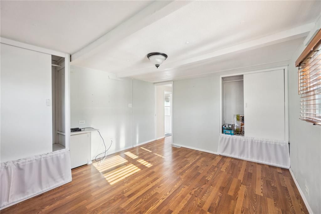 For Sale: $109,000 (1 beds, 1 baths, 576 Square Feet)