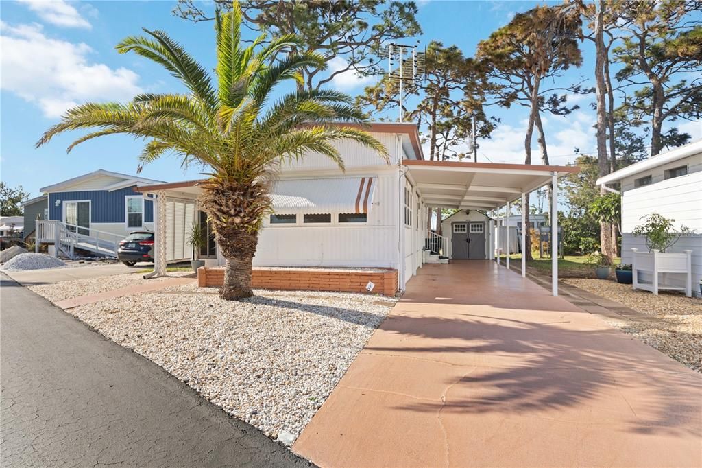 For Sale: $109,000 (1 beds, 1 baths, 576 Square Feet)