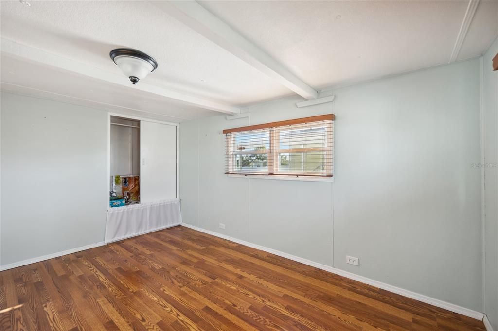 For Sale: $109,000 (1 beds, 1 baths, 576 Square Feet)