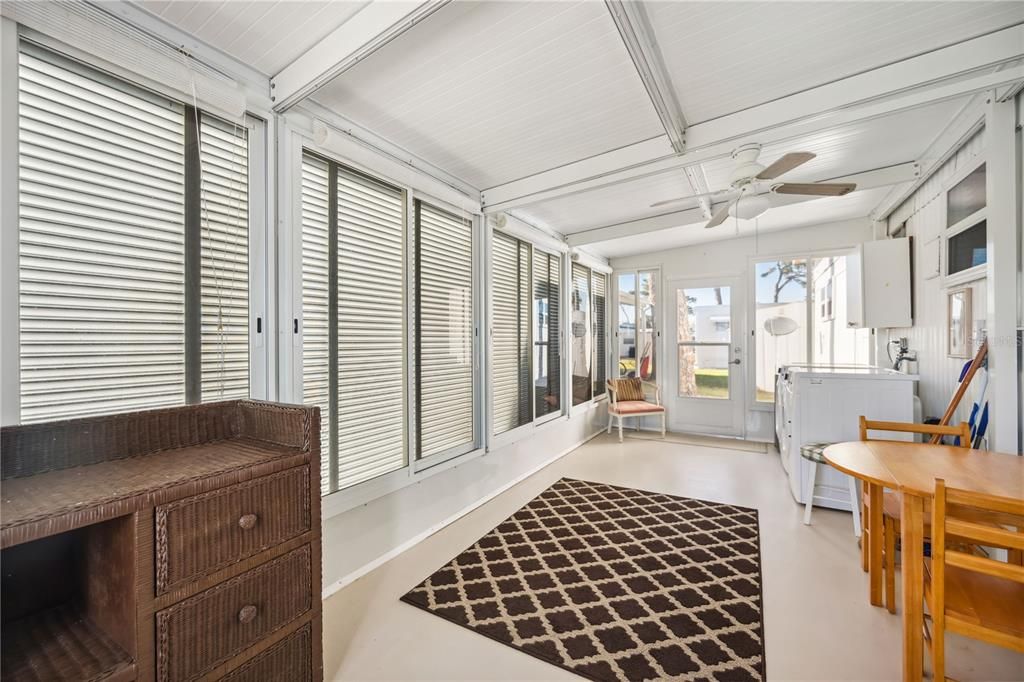 For Sale: $109,000 (1 beds, 1 baths, 576 Square Feet)