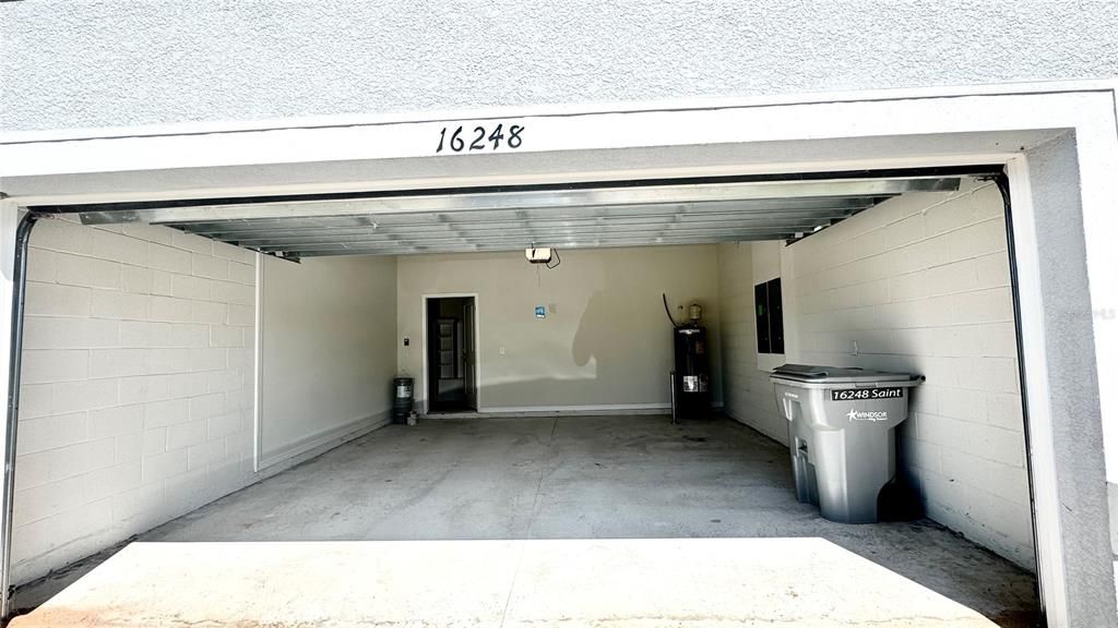 Activo con contrato: $934,900 (10 camas, 8 baños, 4376 Pies cuadrados)