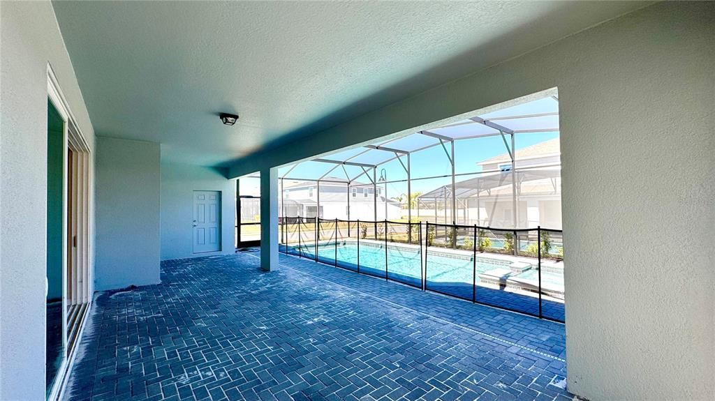 Activo con contrato: $934,900 (10 camas, 8 baños, 4376 Pies cuadrados)