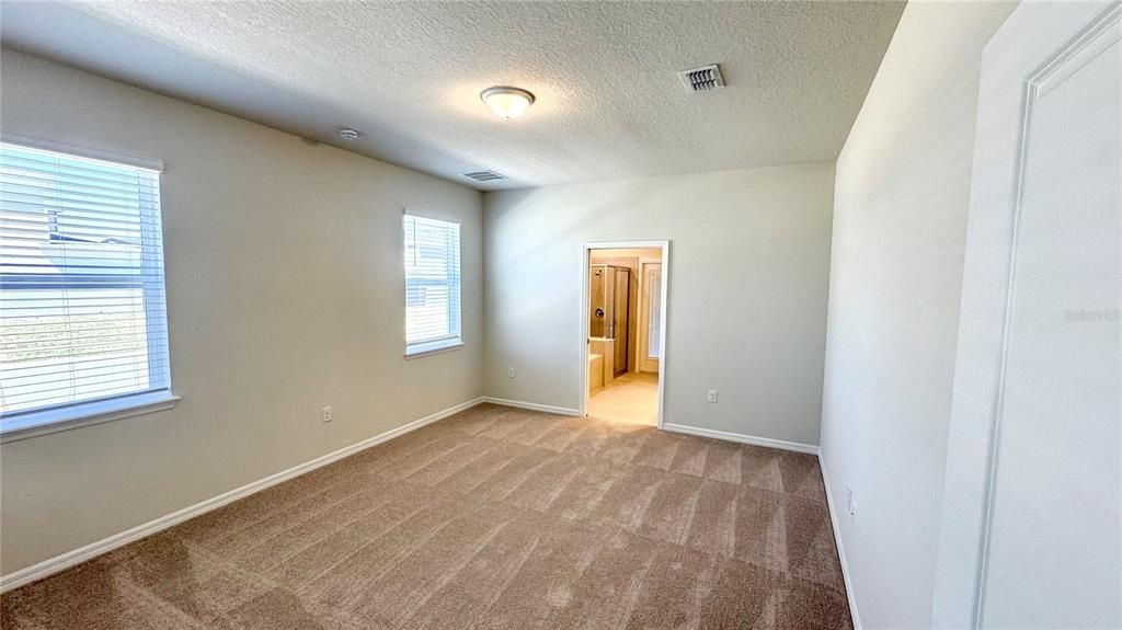 Activo con contrato: $934,900 (10 camas, 8 baños, 4376 Pies cuadrados)