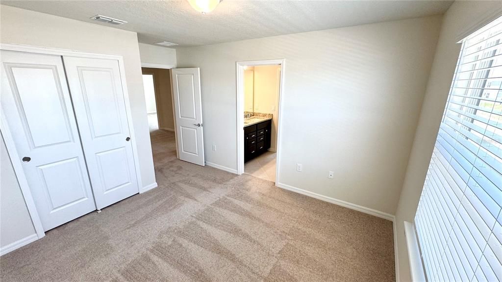 Activo con contrato: $934,900 (10 camas, 8 baños, 4376 Pies cuadrados)