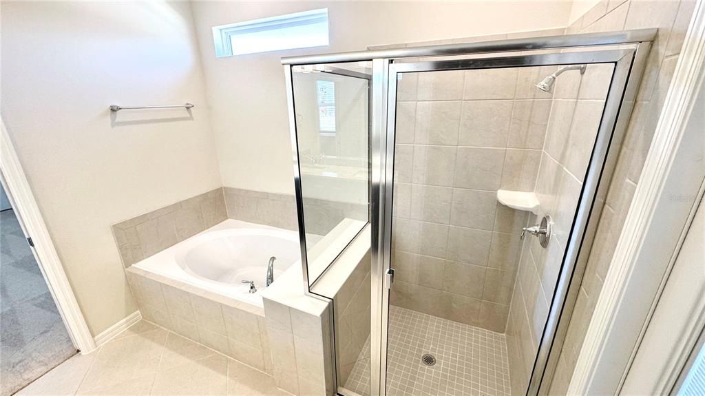 Activo con contrato: $934,900 (10 camas, 8 baños, 4376 Pies cuadrados)