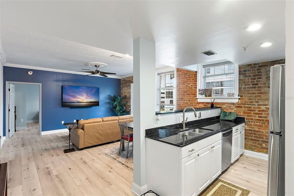 For Sale: $599,000 (2 beds, 2 baths, 1065 Square Feet)