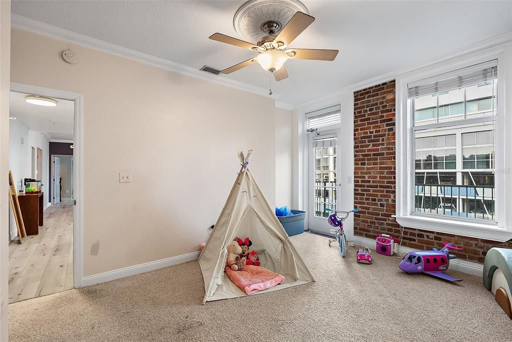 For Sale: $599,000 (2 beds, 2 baths, 1065 Square Feet)