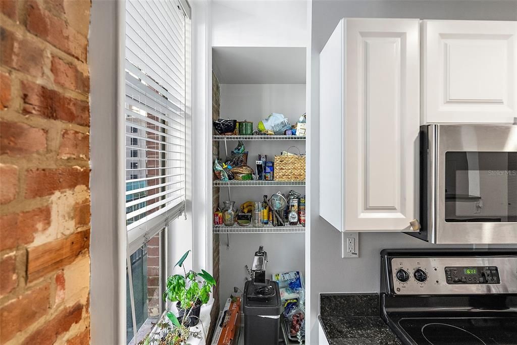 For Sale: $599,000 (2 beds, 2 baths, 1065 Square Feet)