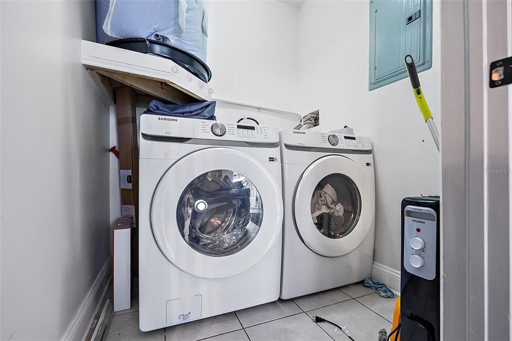 For Sale: $599,000 (2 beds, 2 baths, 1065 Square Feet)