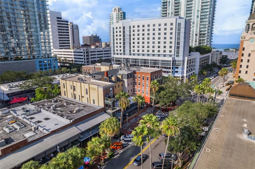 For Sale: $599,000 (2 beds, 2 baths, 1065 Square Feet)