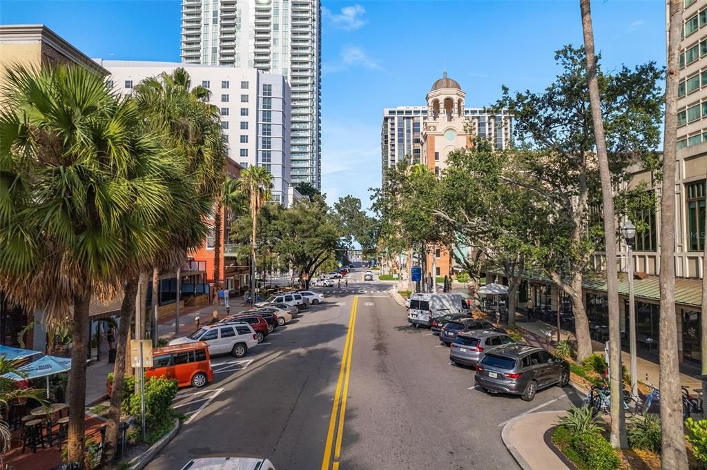 For Sale: $599,000 (2 beds, 2 baths, 1065 Square Feet)